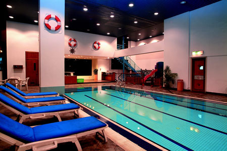 Swimming Pool with Jacuzzi